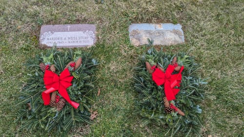 Customer photo review of Fresh Natural Christmas Grave Blanket