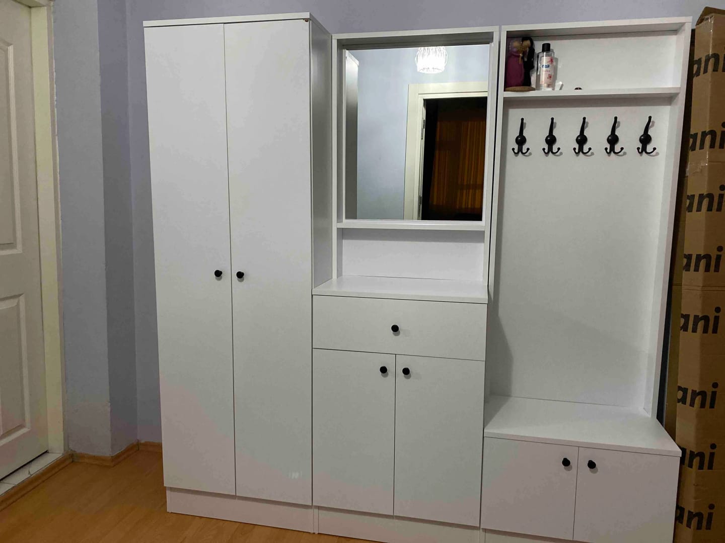 Customer photo review of Rani P6 Modern Çekmeceli Aynalı Raflı Portmanto Ayakkabılık Vestiyer Beyaz M2