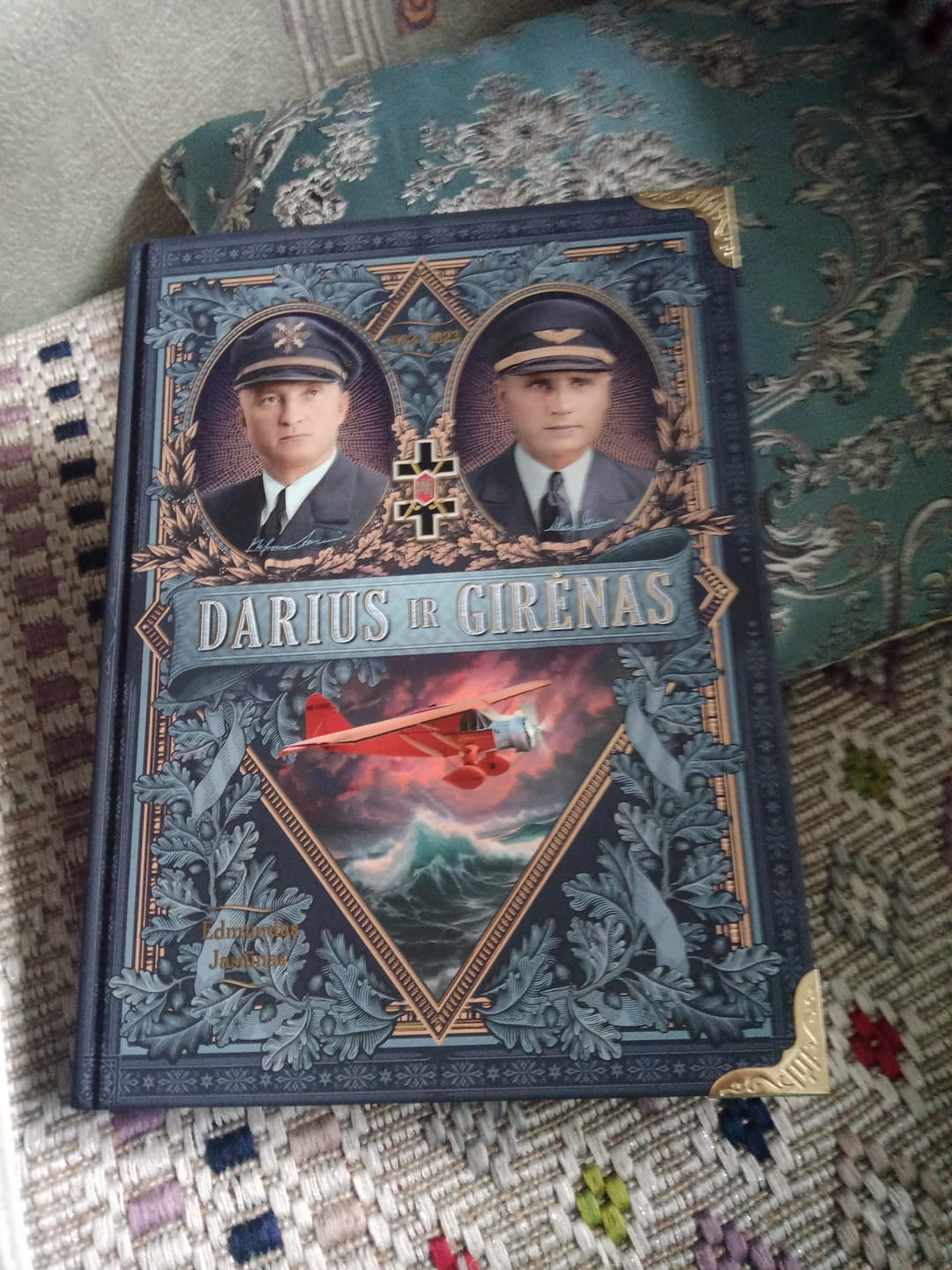 Customer photo review of Darius ir Girėnas: specialus 90–ųjų skrydžio metinių albumas 1933–2023 m. – XXL formatas