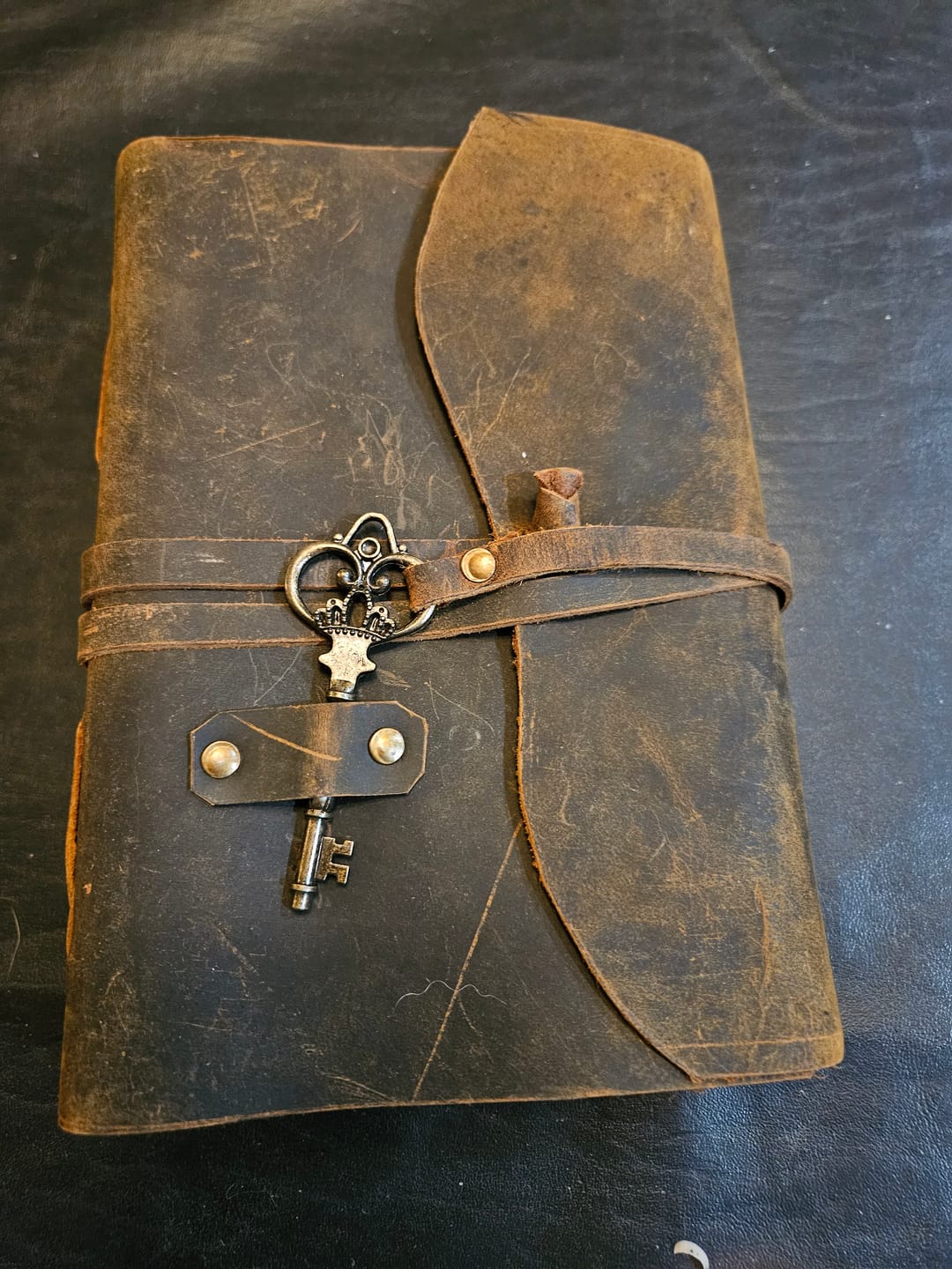 Customer photo review of Maryland Vintage Handmade Leather Journal