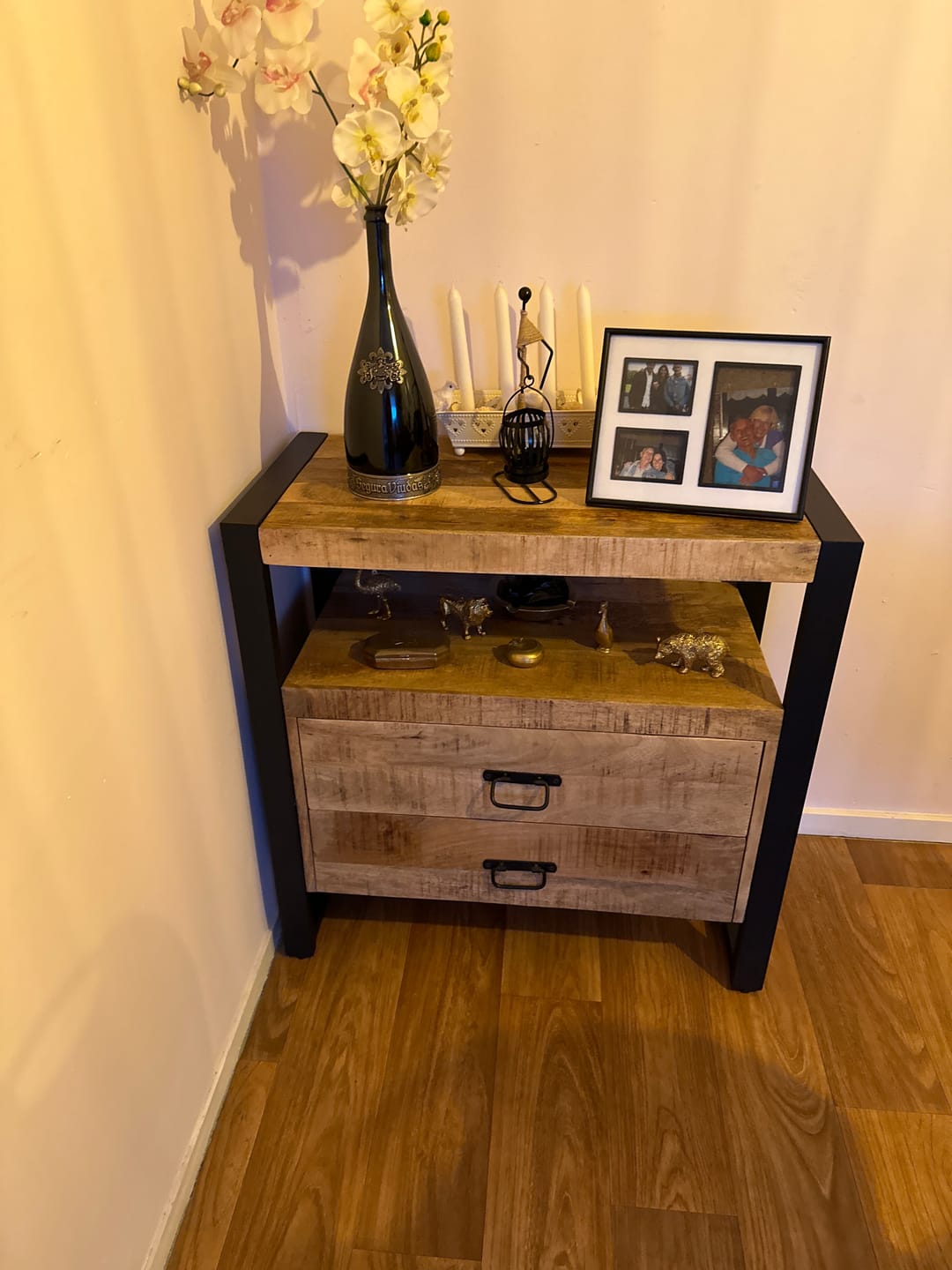 Customer photo review of Mangohout kastje met 2 lades Industrieel Design | Mangohout en Staal | 80x40x80cm
