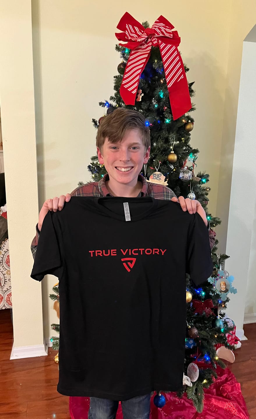 Customer photo review of Men's Victorious Black Tee