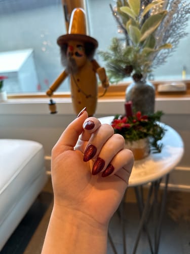 Customer photo review of Red Carpet Press On Nails (24PC)