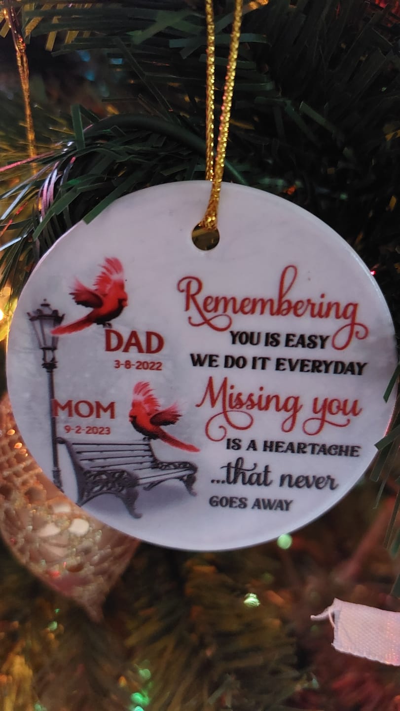 Customer photo review of Cardinals Winter Memorial Personalized Circle Ornament