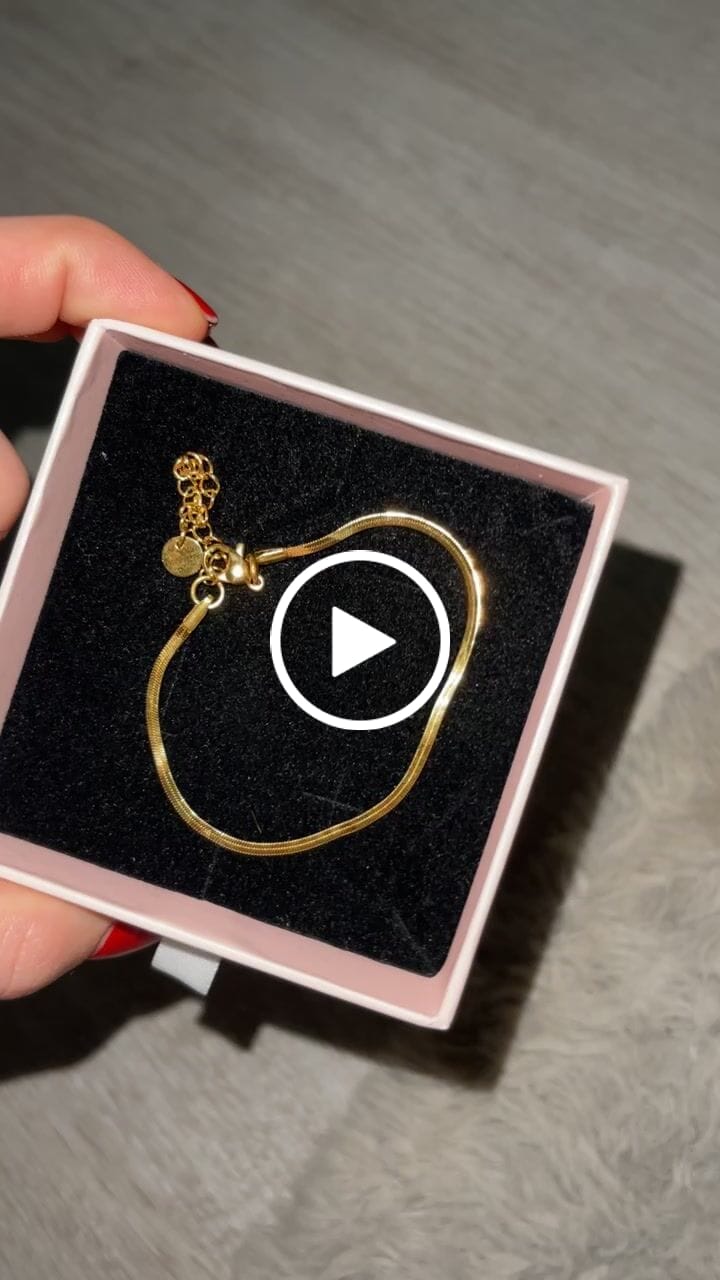 Customer video review of Snake Skin Armband | 18K vergoldet