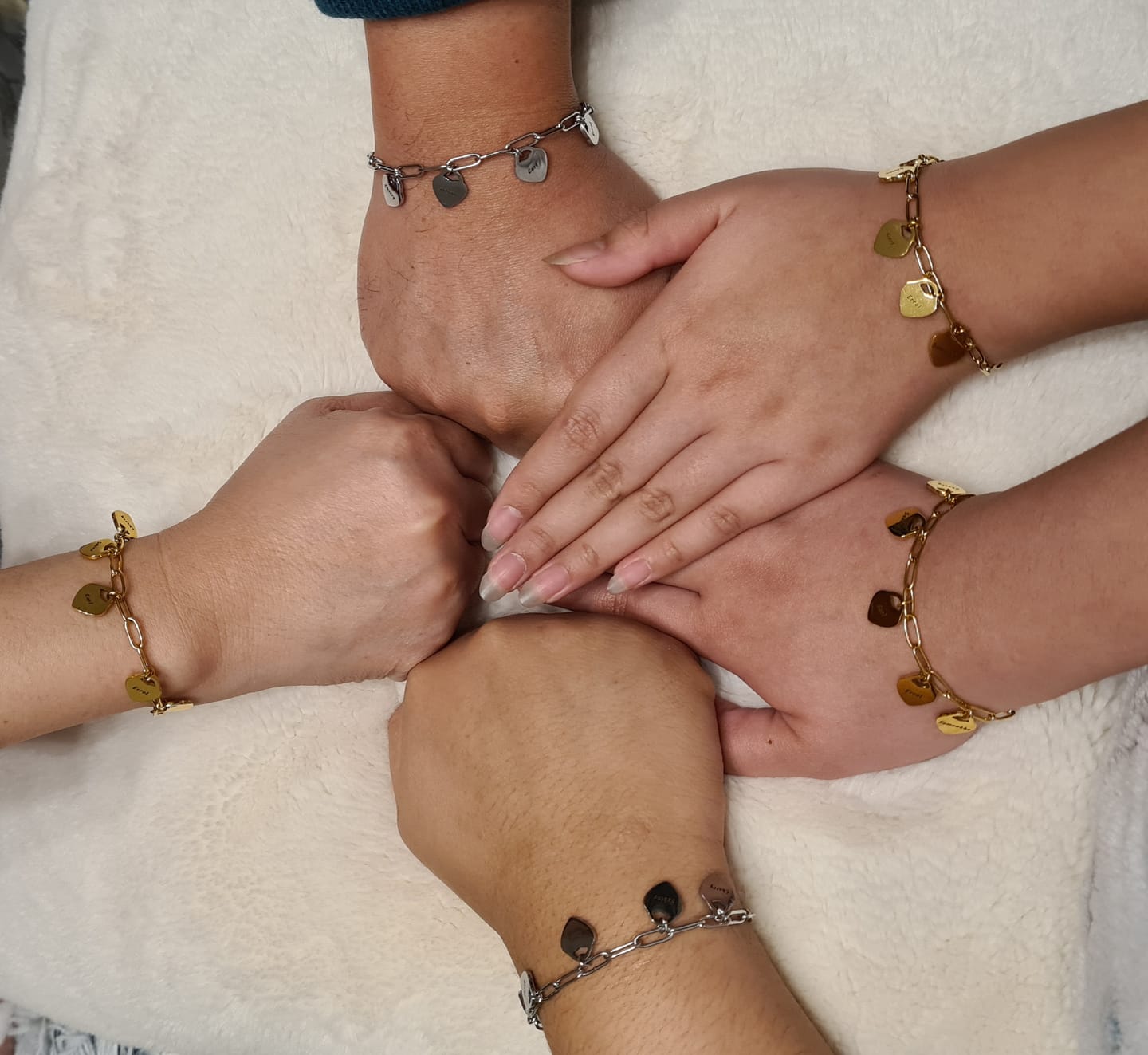 Customer photo review of Armband mit personalisierten Herzanhängern