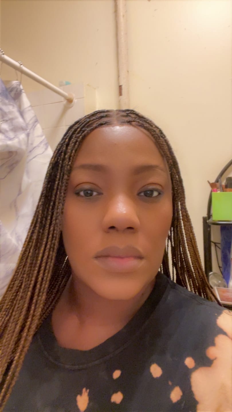 Customer photo review of Beyoncé Honey Blonde Knotless Braid Wig "Premium Swiss Full Lace"