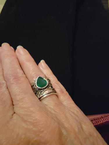 Customer photo review of Leaves Onyx Fidget Ring