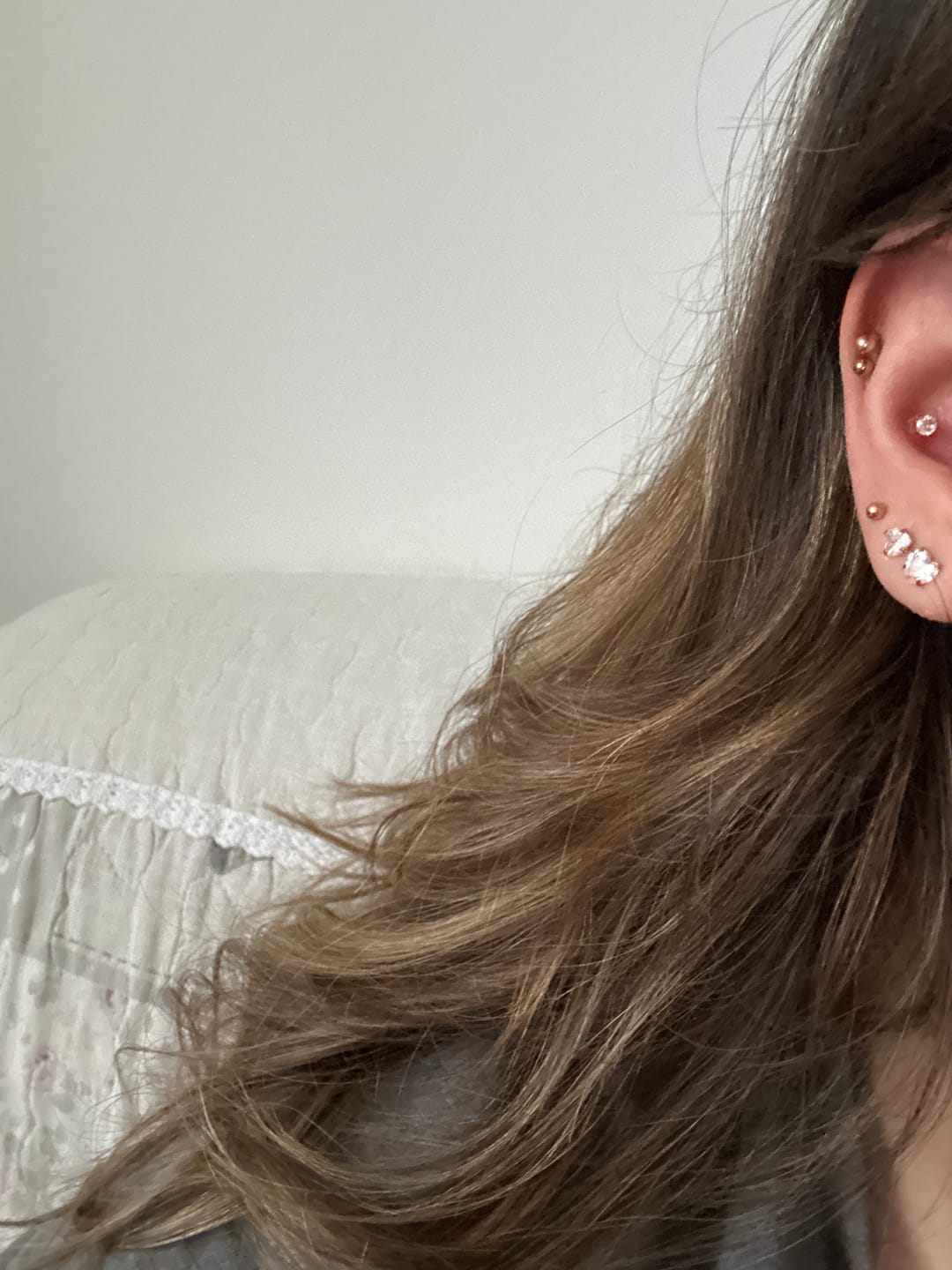 Customer photo review of Bright Heart Ohrstecker | 18K vergoldet