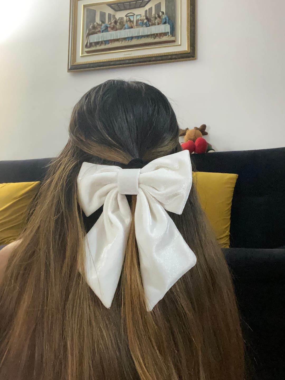 Customer photo review of Moño - Large cream velvet Bow