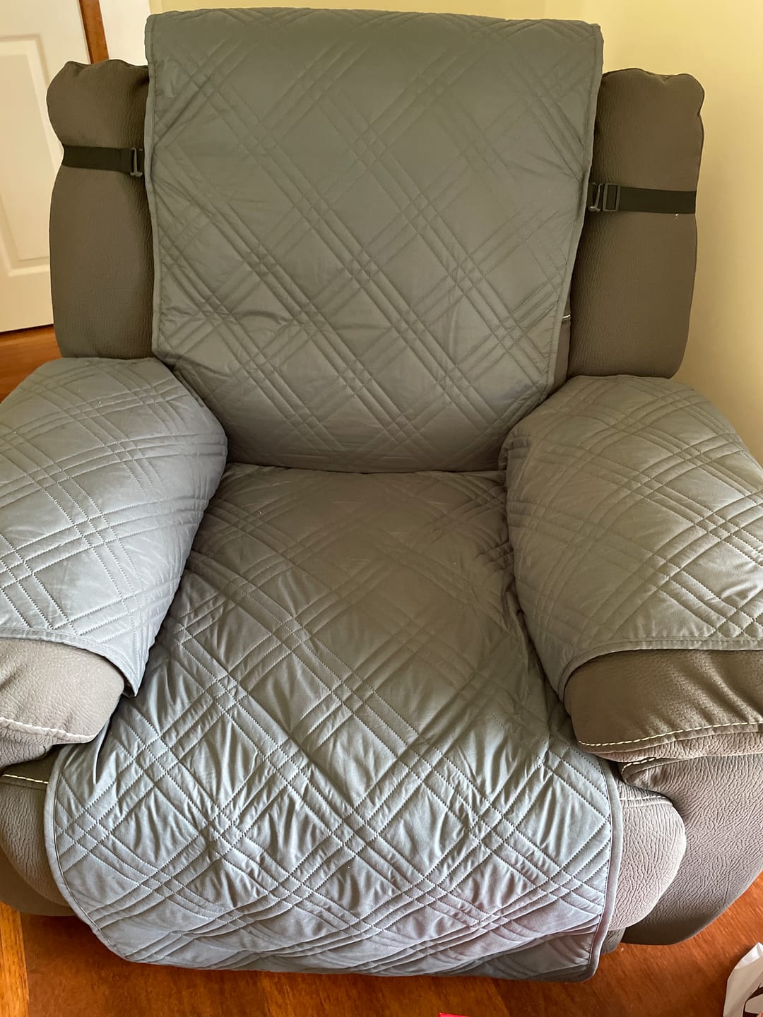 Customer photo review of Waterproof Recliner Chair Cover with Double Straps