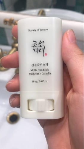 Customer photo review of Matte Sun Stick : Mugwort+Camelia (SPF 50+ PA++++) 18g