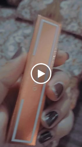 Customer video review of O.TWO.O HIGH ENERGY HEAVY MIST MATTE LIP GLAZE
