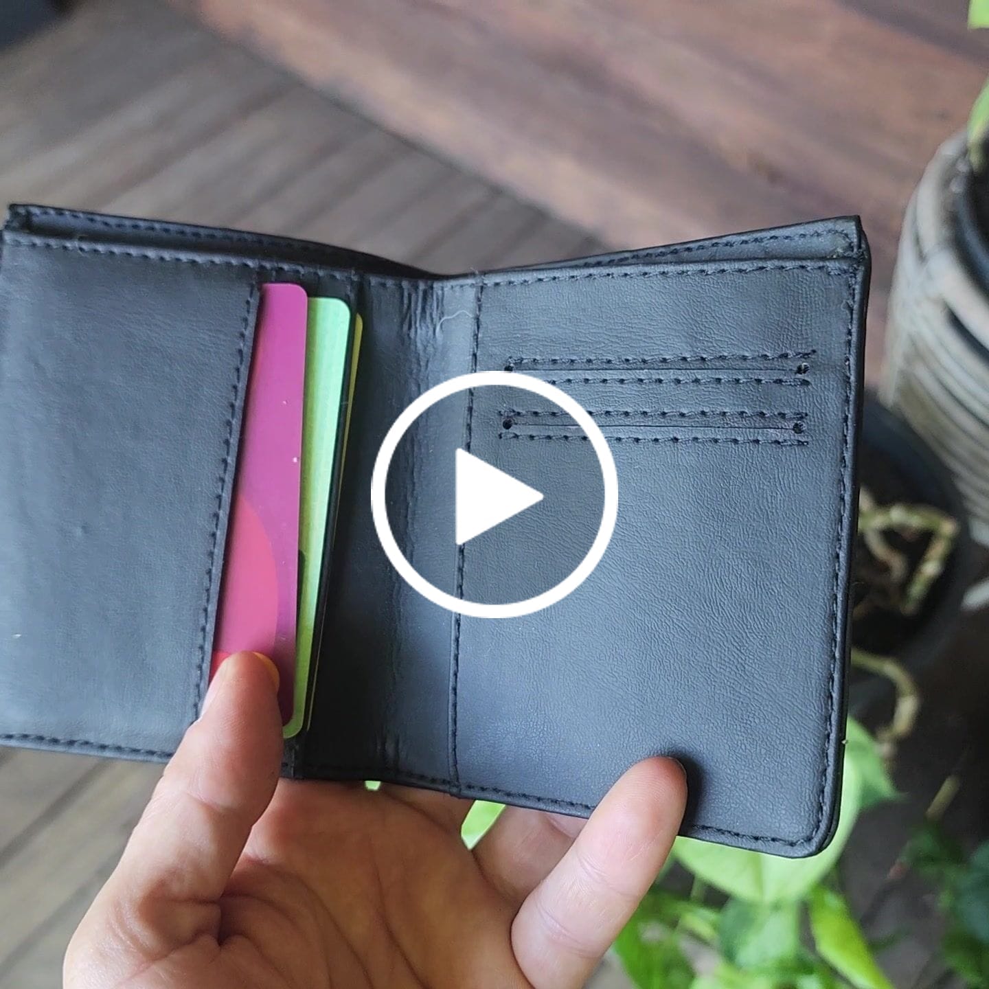 Customer video review of Minimalist Cash | Cactus Leather