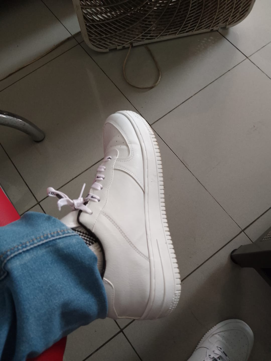 Customer photo review of Tenis 270 Blanco Negro Negro