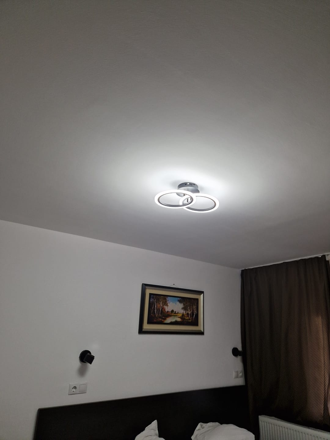 Customer photo review of Lustra LED Doua Cercuri Negre Echivalent 250W Telecomanda