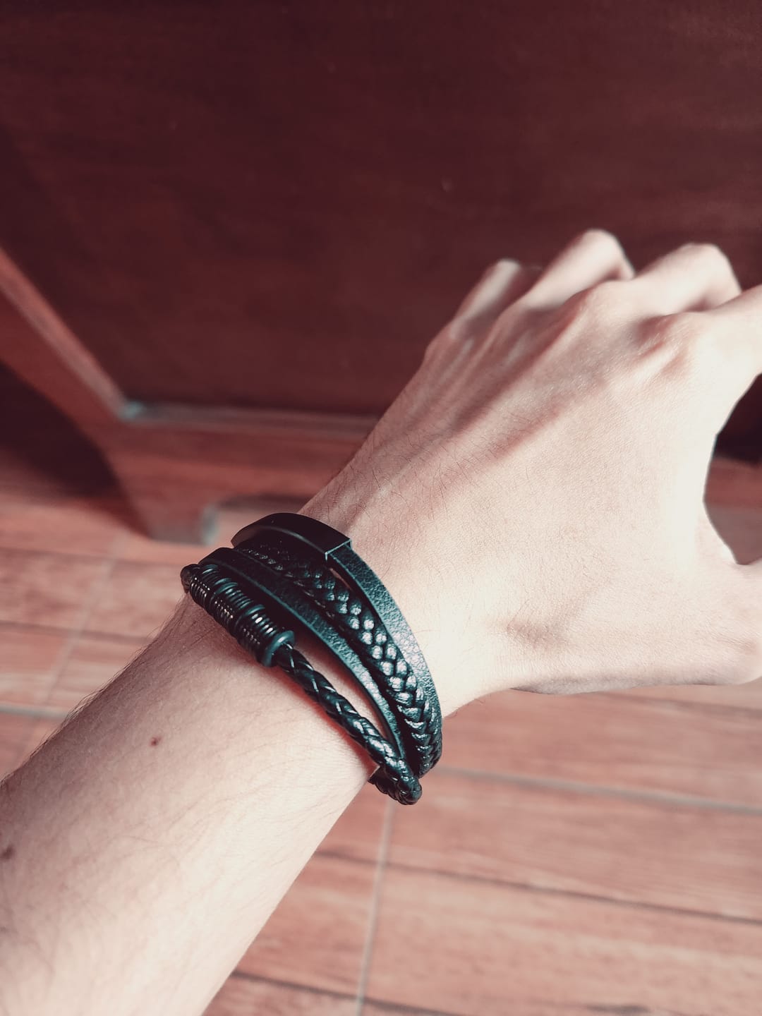Customer photo review of Pulsera Sequel - Piel Natural