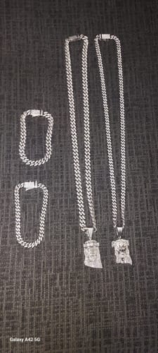 Customer photo review of VVS1 Moissanite Cuban Chains or Bracelets