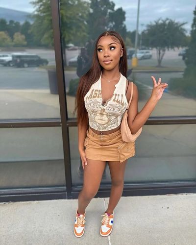 Customer photo review of Fall Hair Color Dark Chocolate Brown 13x4 Transparent Lace Front Straight Wig