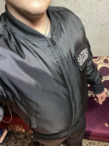 Customer photo review of Lifestyle Herren Bomber Jacke gefüttert, mit Reißverschluss schwarz by SAEBIS®