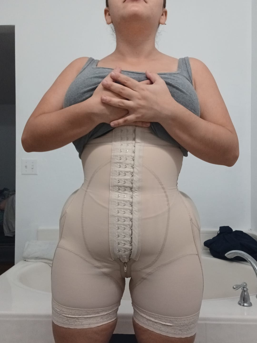 Customer photo review of Molding Short Strapless Body Shaper