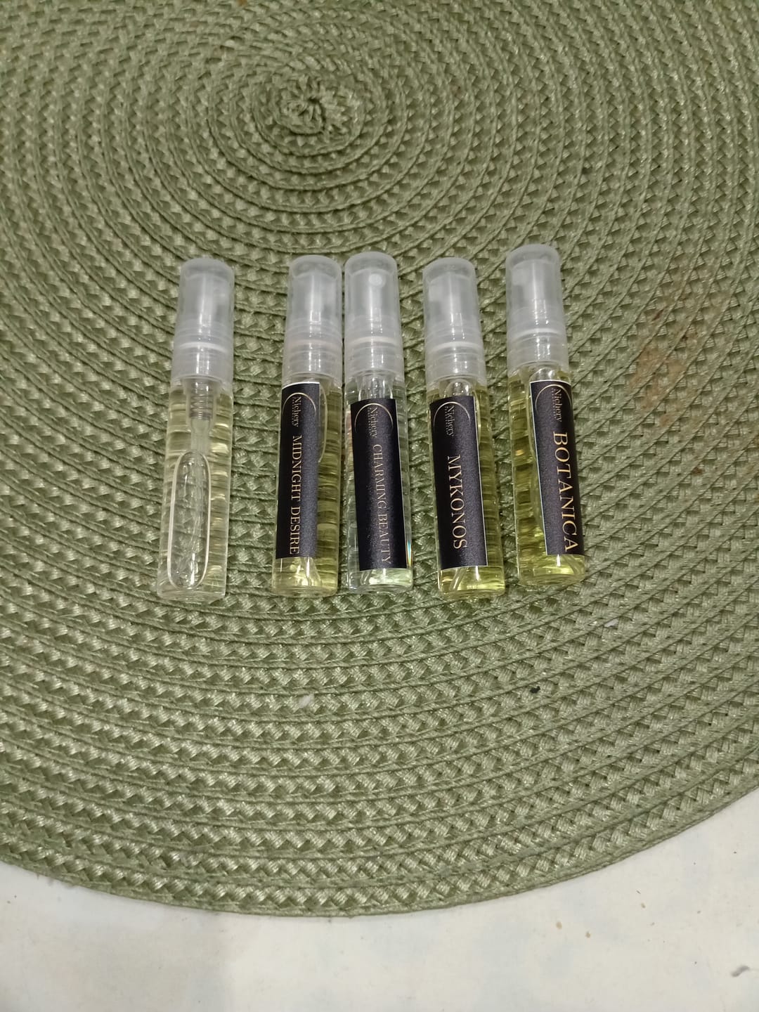 Customer photo review of 6x2 ml Női & Unisex csomag: Charming Beauty-Supernova-Magic-Botanica-Midnight Desire-Kiss Me in Paris