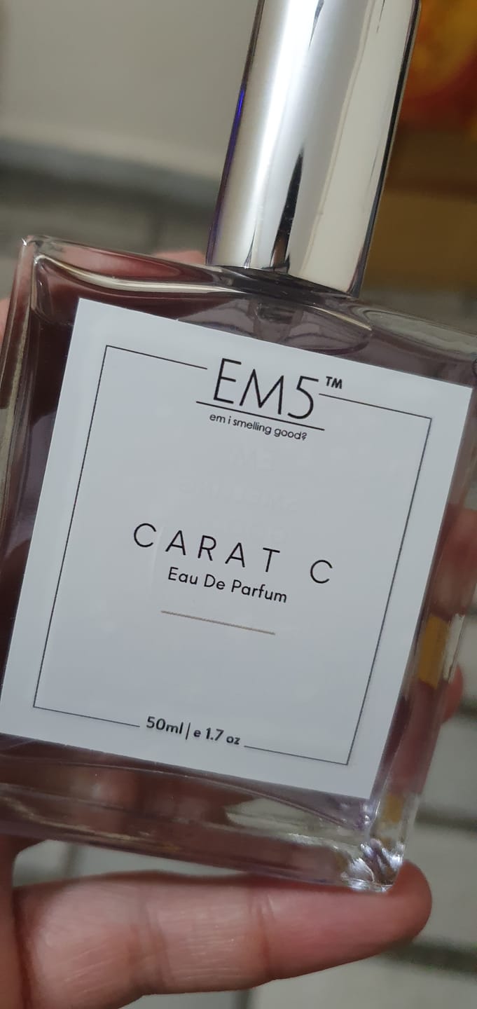 Customer photo review of EM5™ Carat Perfume for Women | Strong and Long Lasting | Floral Green Powdery | Luxury Gift for Women | 50 ml Perfume Spray