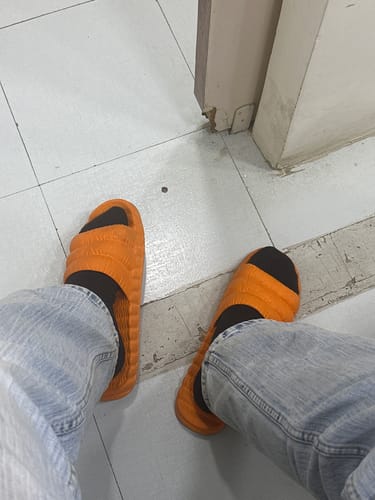 Customer photo review of SNUGGLE Orange Men's Slipper