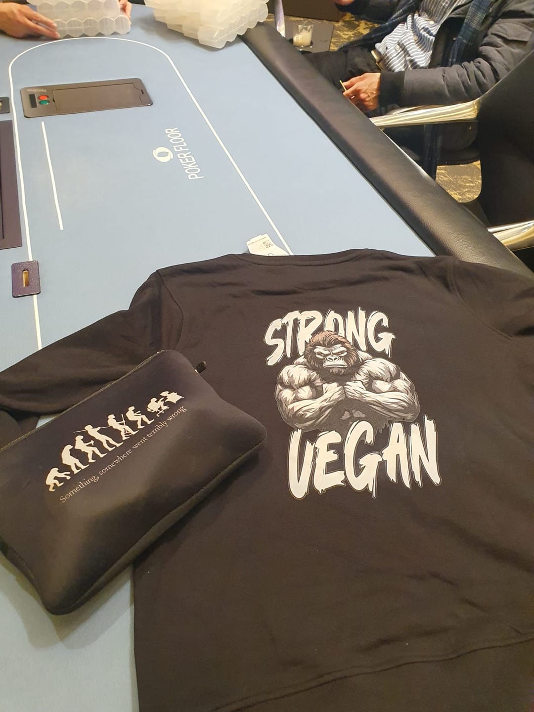 Customer photo review of STRONG VEGAN | HERREN PREMIUM BIO SWEATSHIRT | BACK PRINT