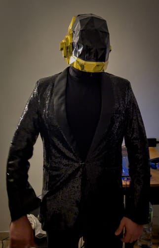 Customer photo review of Patrons Casque Daft Punk doré (pdf)