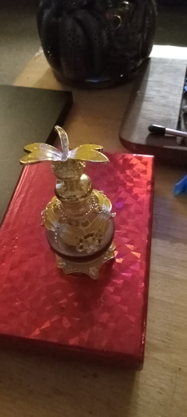 Customer photo review of Attar Bazaar Egyptian Shalimar