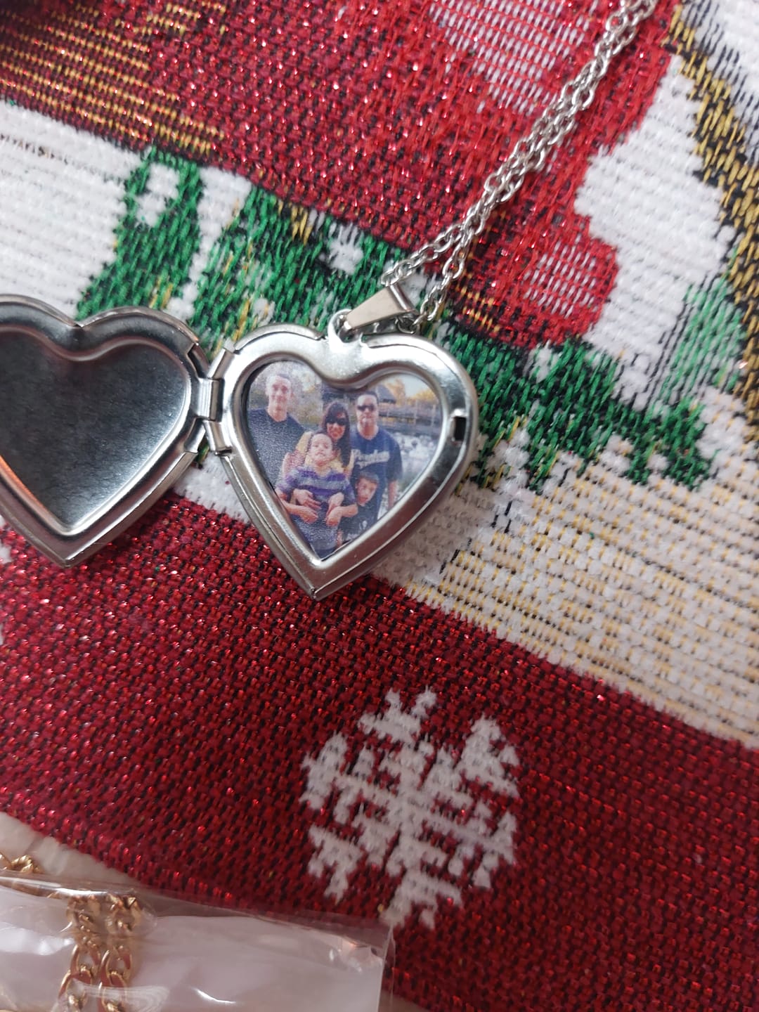 Customer photo review of Foldable Photo Frame Necklace Heart