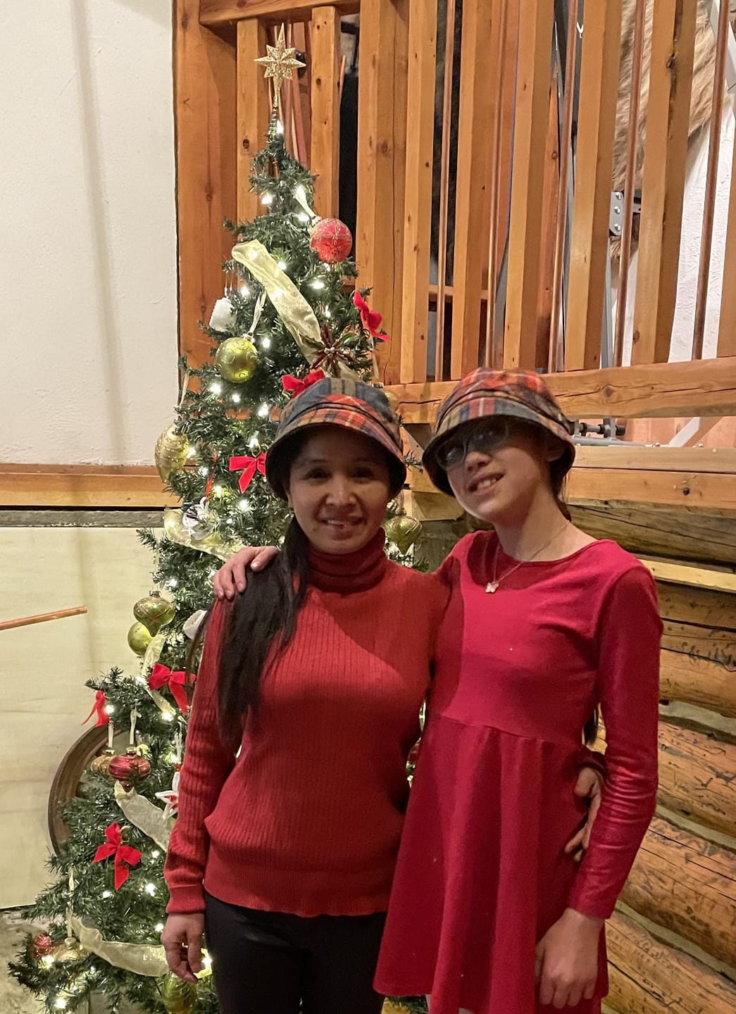 Customer photo review of Mucros Weavers Ladies Tweed Flapper Hat