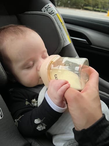 Customer photo review of Hegen PCTO™ 60ml/2oz Feeding Bottle PPSU with Extra Slow Flow Nipple (0 months)