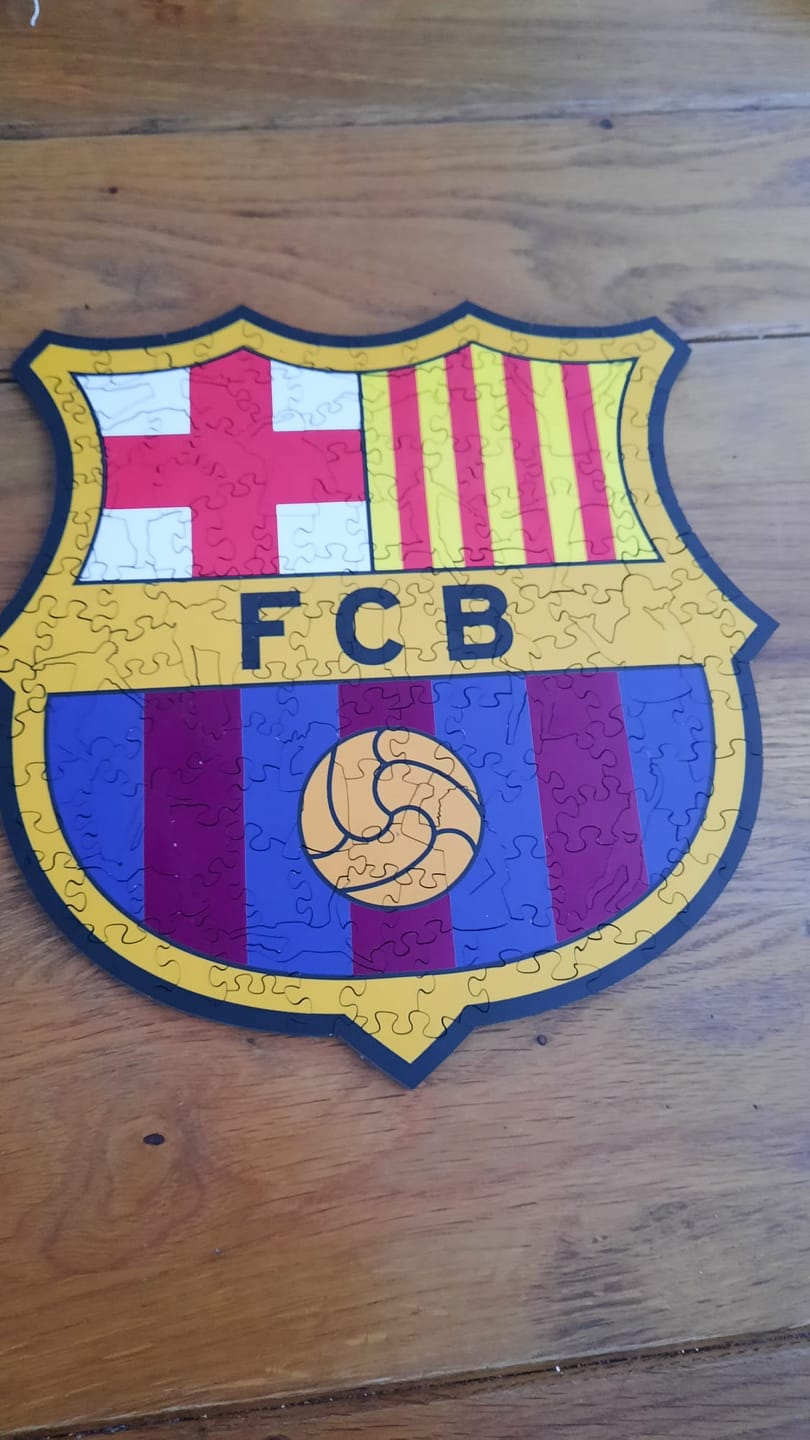 Customer photo review of Logo FC Barcelona® - Puzzle Officiel en Bois