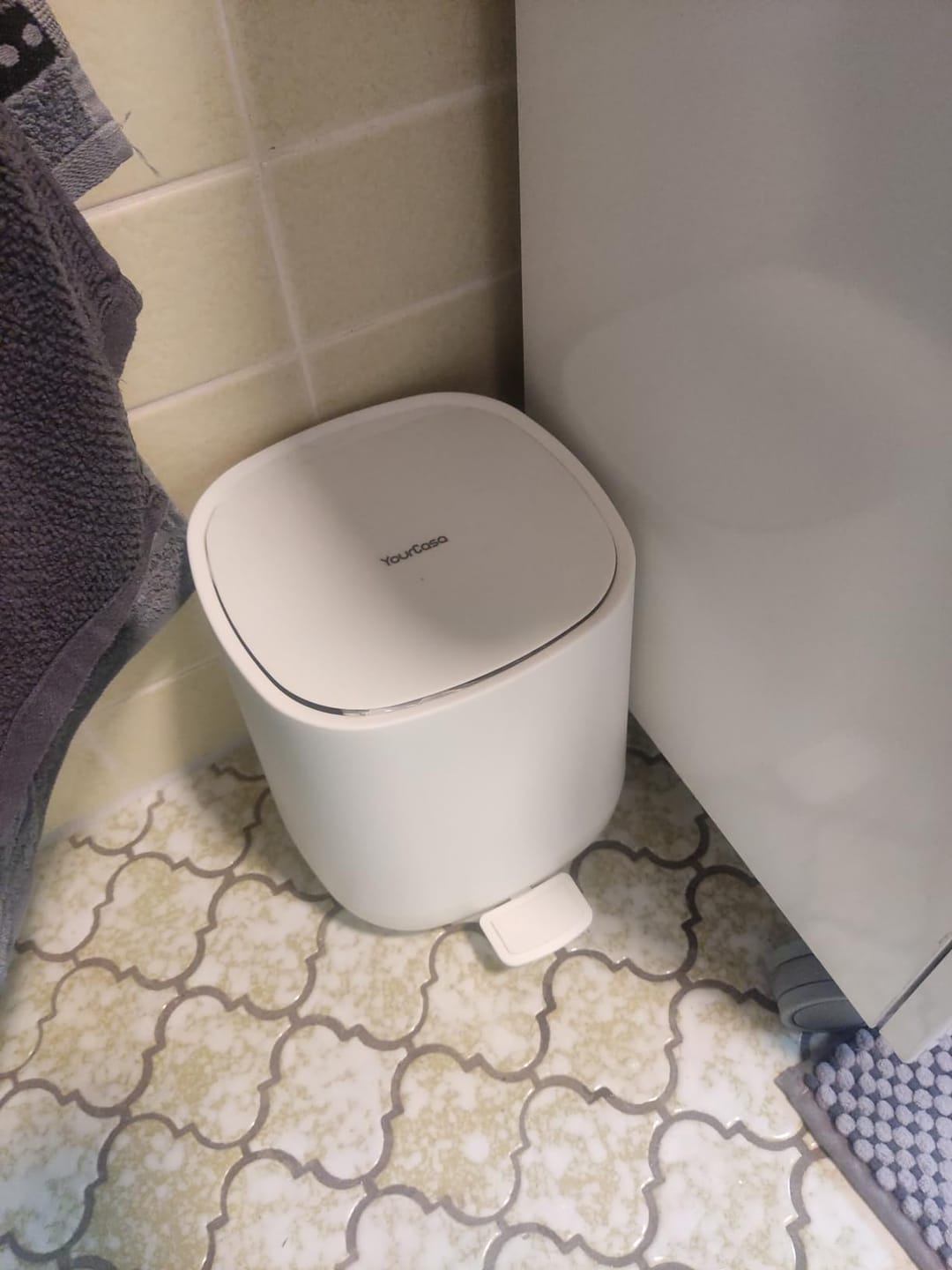 Customer photo review of YourCasa® Mülleimer [5L] - Elegantes Design für Badezimmer oder Küche - Kosmetikeimer – Treteimer mit Deckel und Softclose – Abfalleimer für Bad, Büro mit herausnehmbaren Inneneimer