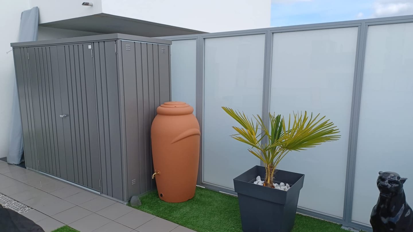 Customer photo review of Regentonne 210/360/440 Liter [Amphore Design] Regenfass Frostsicher aus Kunststoff - Regenwassertonne mit Wasserhahn