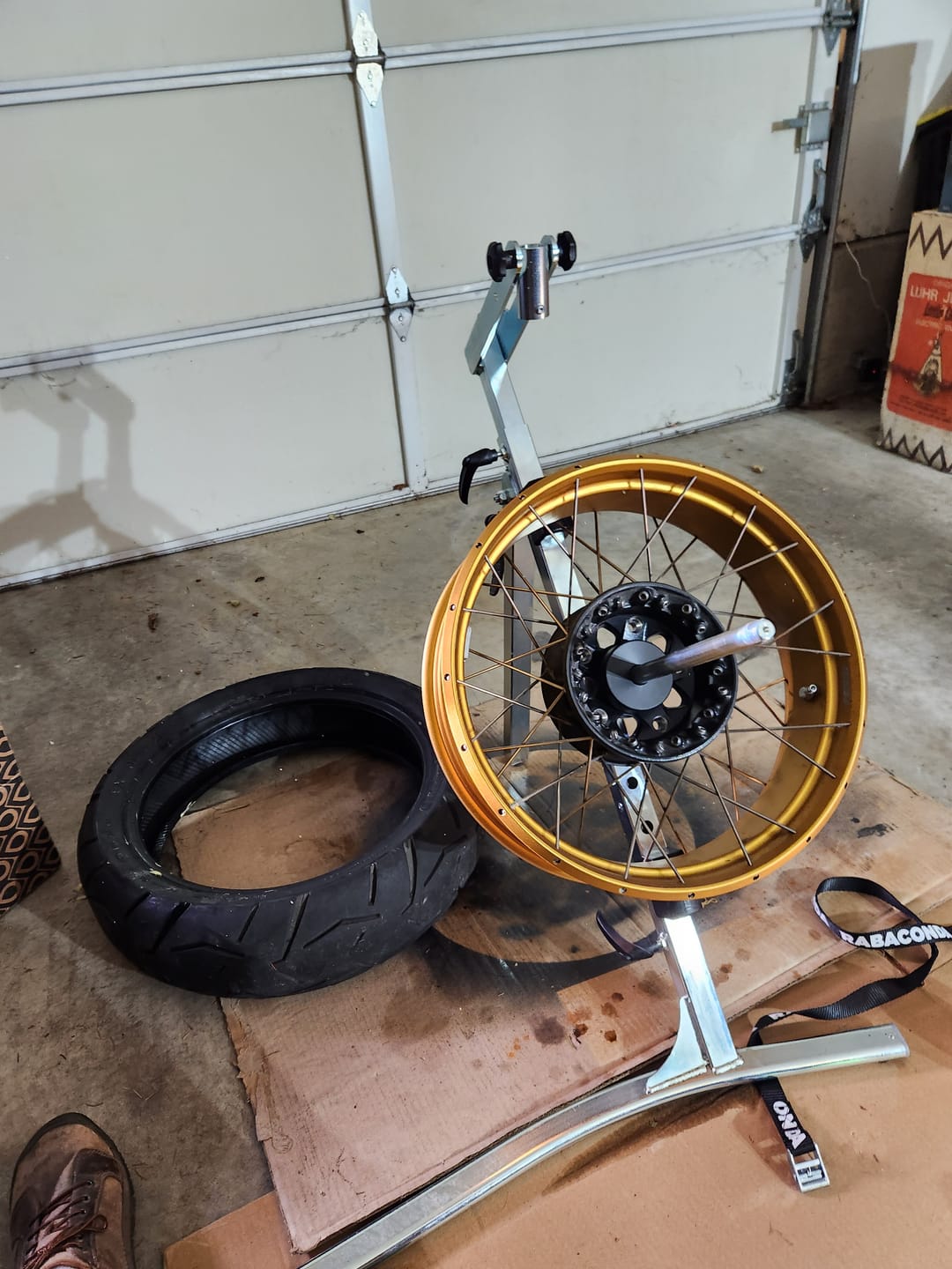 Customer photo review of Replacement Duck Head for Cross-Spoked Wheels for Rabaconda Street