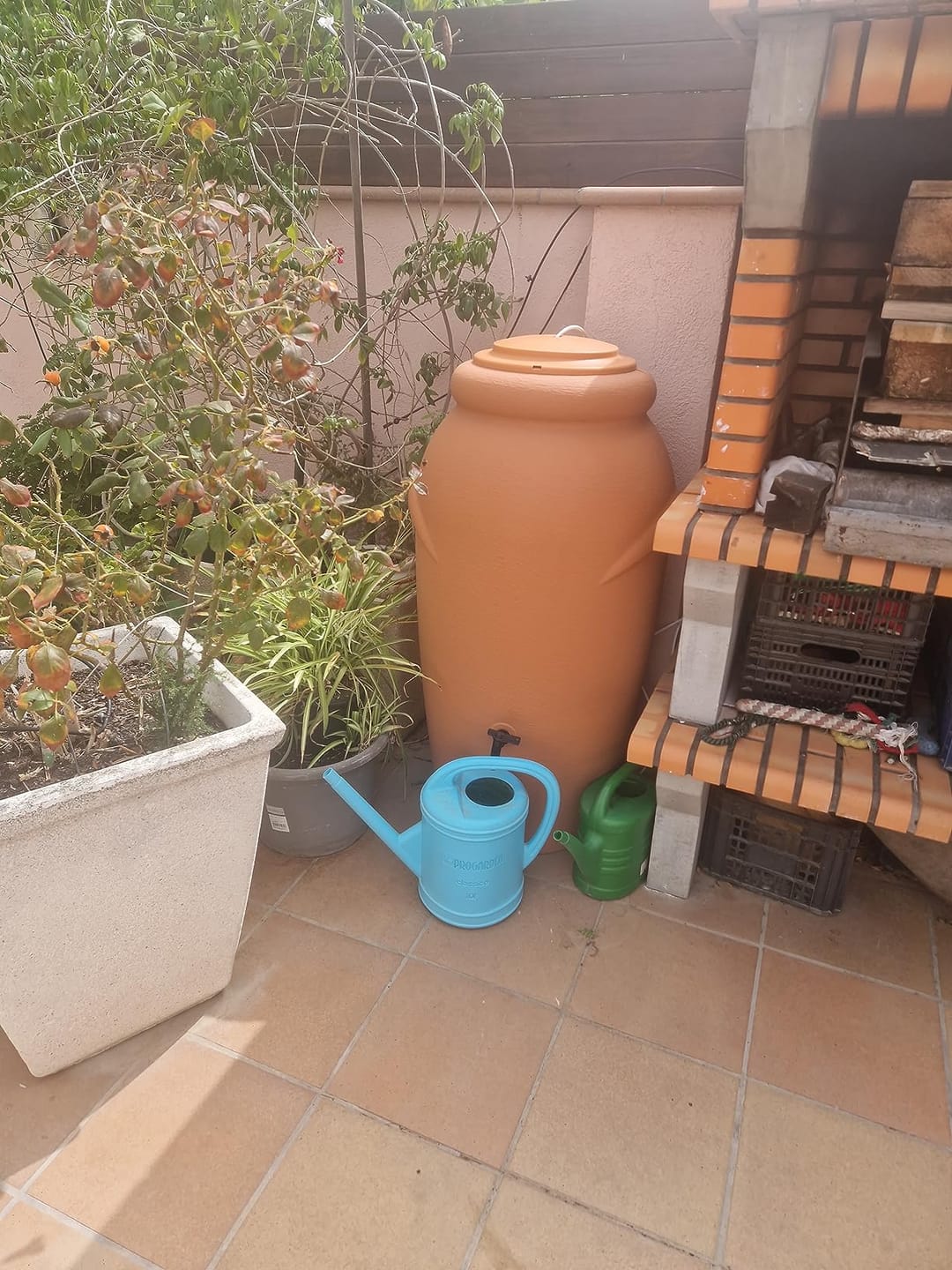 Customer photo review of Regentonne 210/360/440 Liter [Amphore Design] Regenfass Frostsicher aus Kunststoff - Regenwassertonne mit Wasserhahn