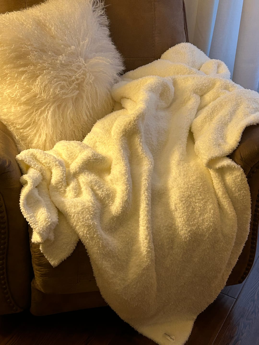 Customer photo review of White Solid Double Layered Extended Throw
