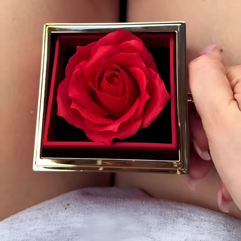 Customer photo review of Engraved Necklace with Eternal Rose Box