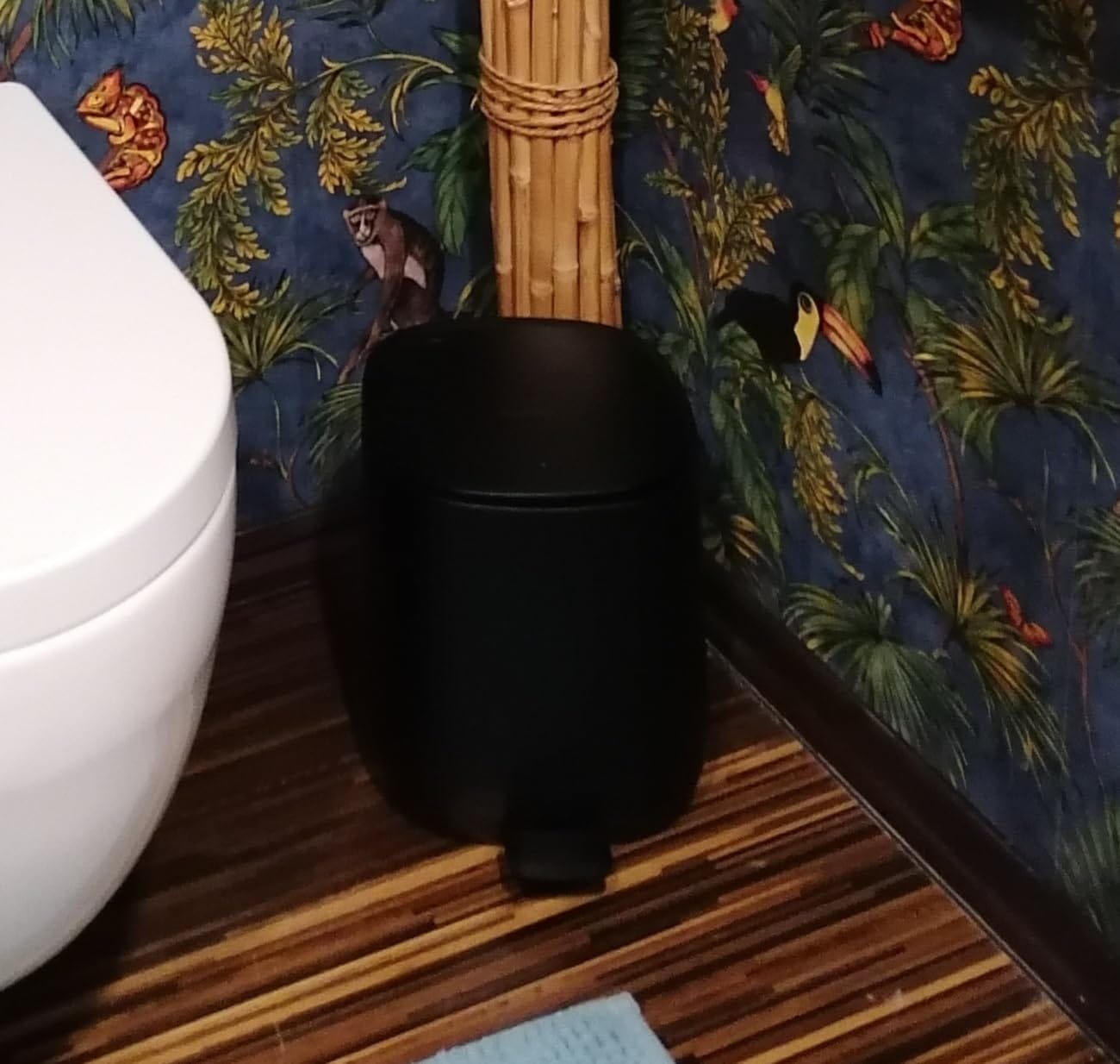 Customer photo review of YourCasa® Mülleimer [5L] - Elegantes Design für Badezimmer oder Küche - Kosmetikeimer – Treteimer mit Deckel und Softclose – Abfalleimer für Bad, Büro mit herausnehmbaren Inneneimer