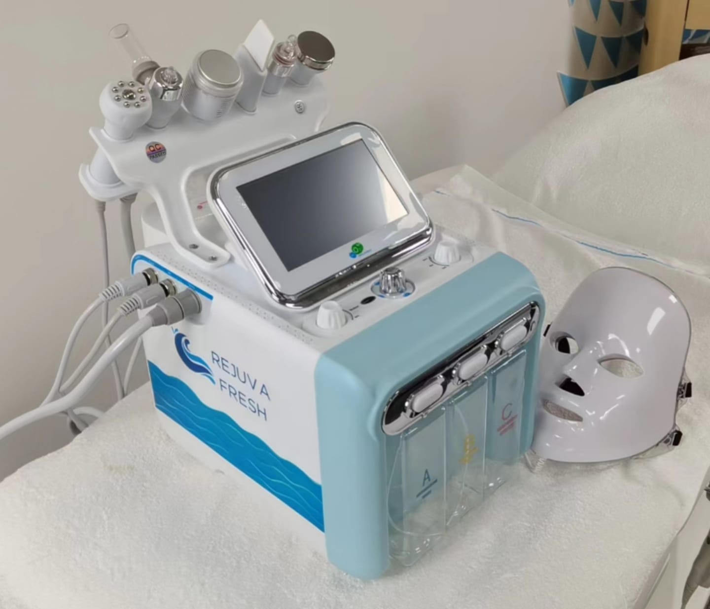 Customer photo review of 3rd Gen 7 in 1 Professional Hydro Dermabrasion Machine