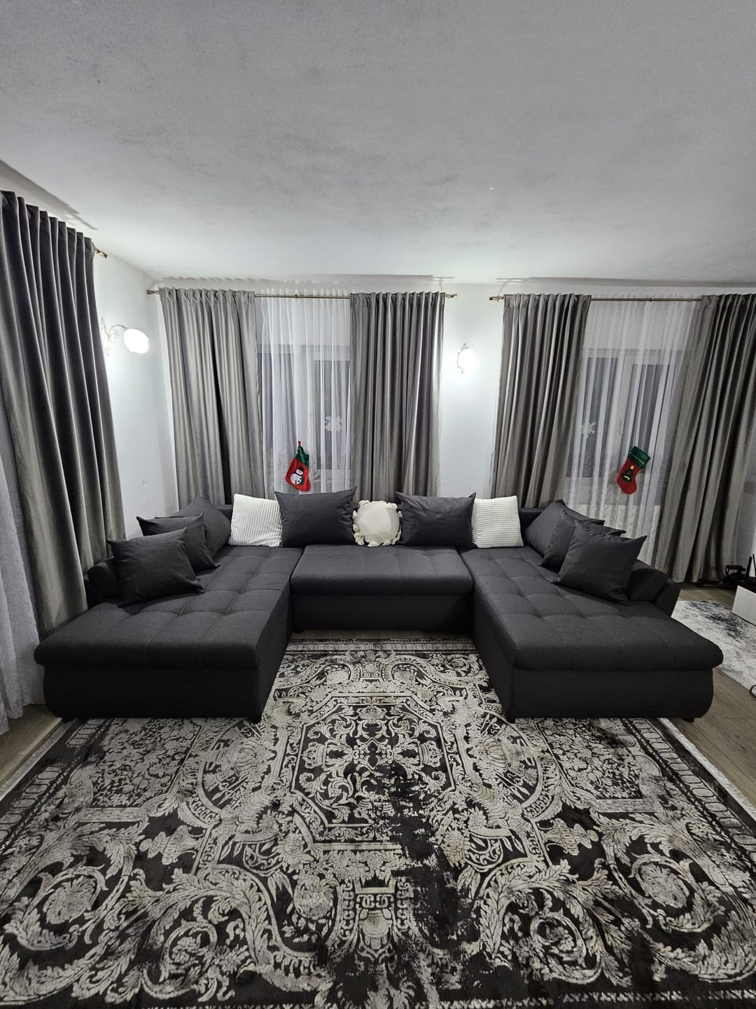Customer photo review of Colțar extensibil cu ladă de depozitare si sezut confortabil din spuma HR, Loana U Grafit 355x185 cm