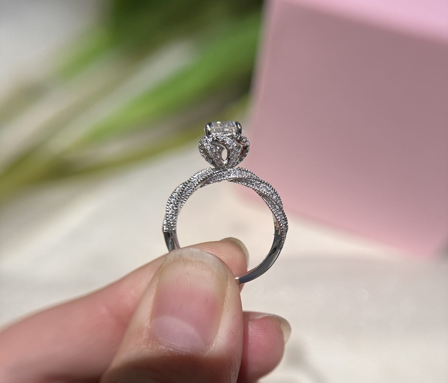 Customer photo review of S925 Moissanite Flower Design 1.0 Carat Round Cut Engagement Ring