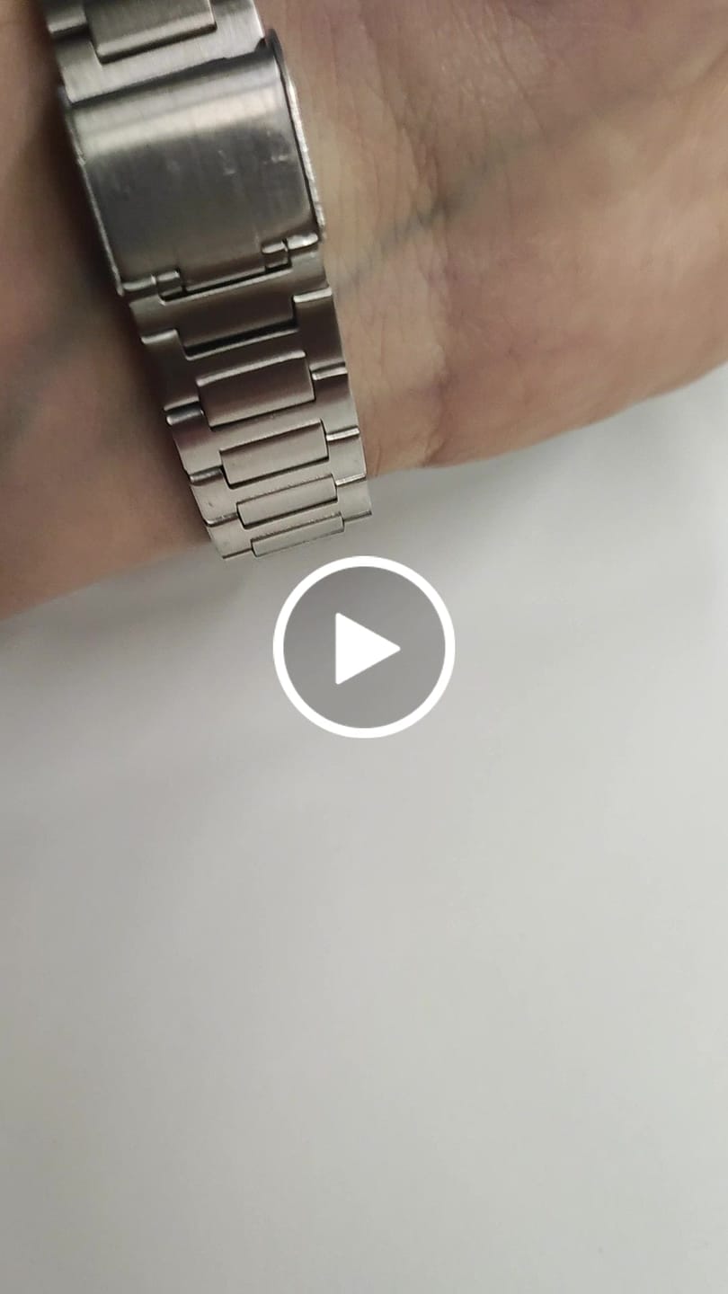 Customer video review of Reloj Digital Vintage Brillo ~ Plata