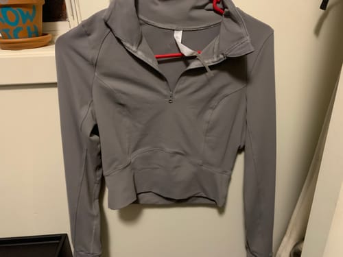 Customer photo review of Genesis Tech Fleece 1/4 Zip Crop Top Ultimate Gray