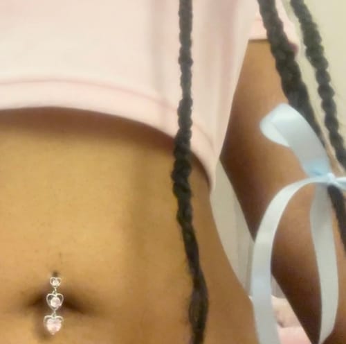 Customer photo review of Avani Hearts Gem Top Mount Belly Ring