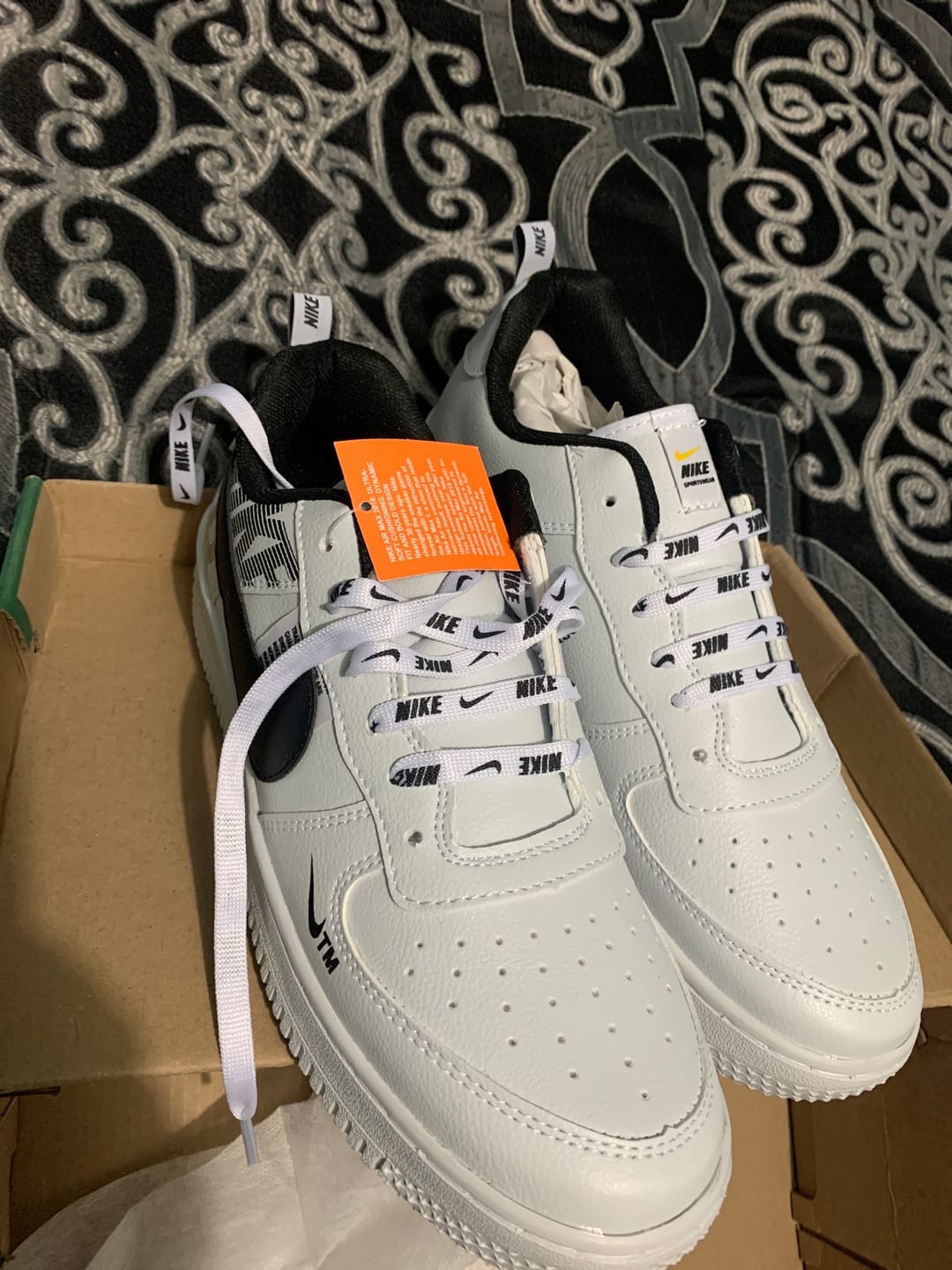 Customer photo review of Tenis 420 Blanco Negro Negro