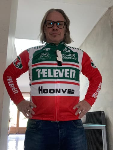 Customer photo review of Hoonved Retro Long Sleeves Jersey